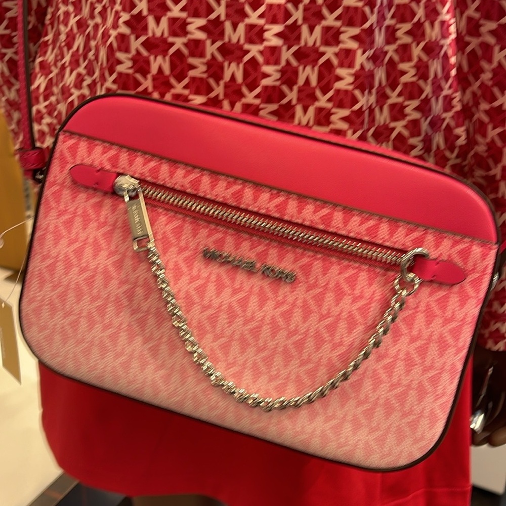 Michael Kors Jet Set Item Lg Ombré EW Signature ZP Chain XBody Logo 
Dragonfruit - Picture 14 of 16